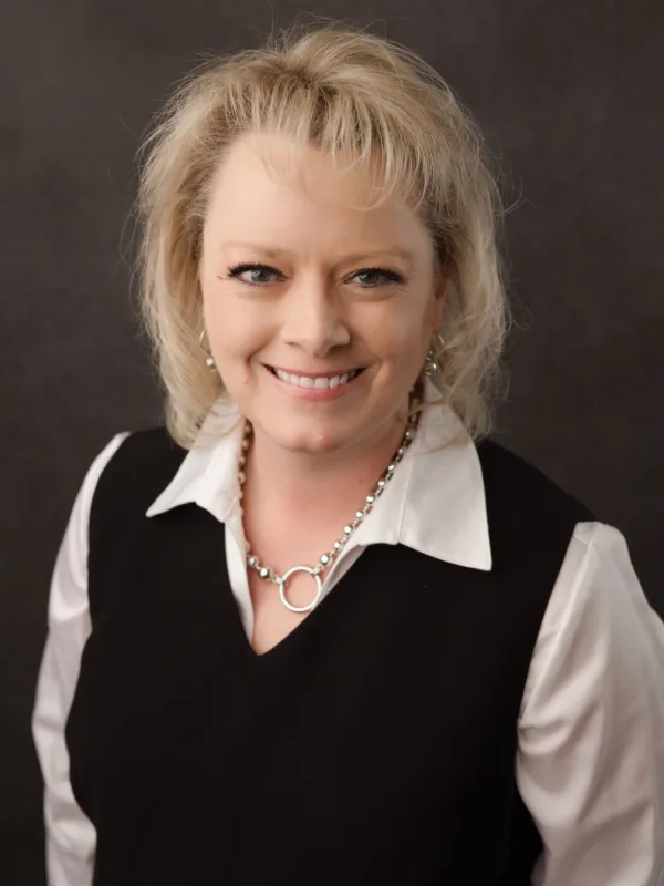 Gidget Davis, Controller