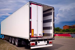 Insulated trailer for refrigerated transport
